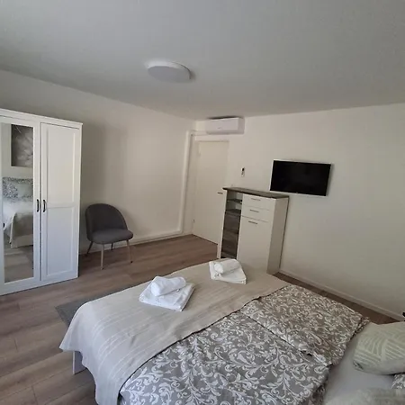 Apartament Alma *