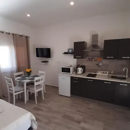 Alma Apartment *