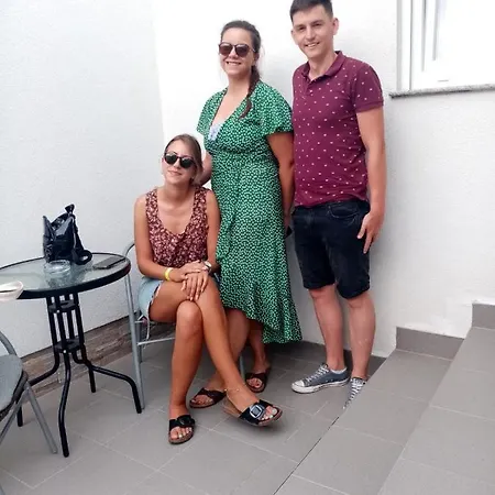 Alma Apartman *