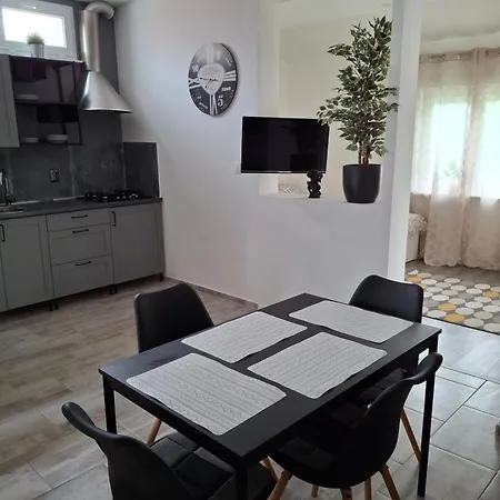 Apartment Alma *