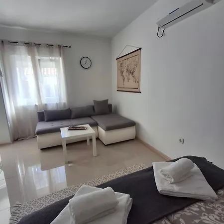 Apartment Alma *