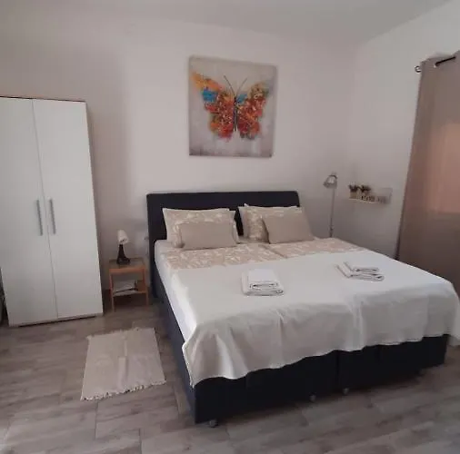 Apartment Alma *